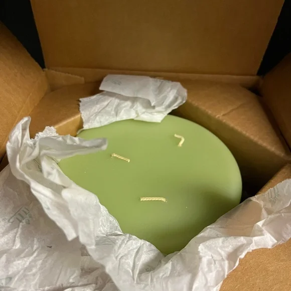 PartyLite 3-wick Wasabi Ginger candle - Picture 3 of 3